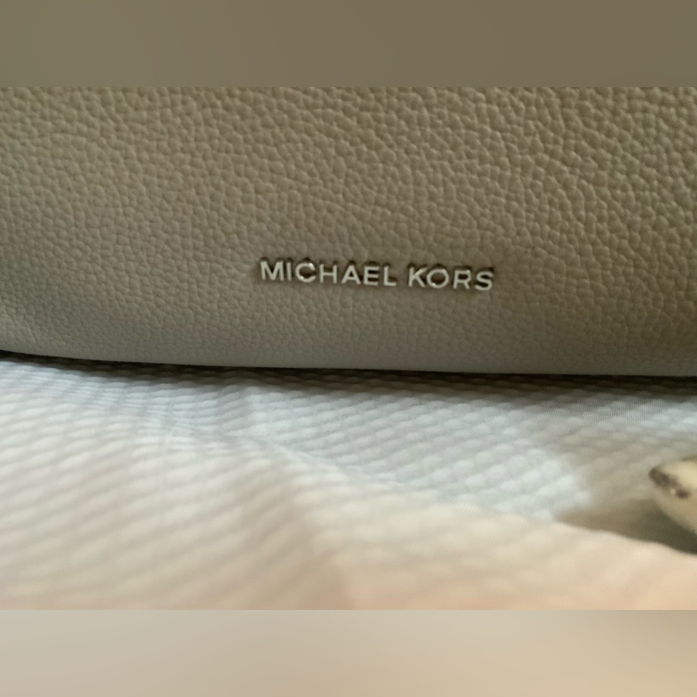 Michael Kors Pebble Leather Large Crosby - Picture 6 of 16